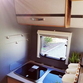 Asuntoauton keittiö